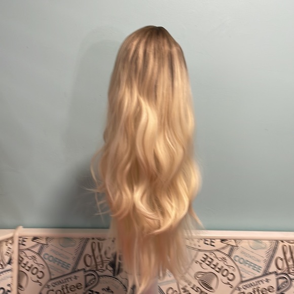 Ombré blonde synthetic wig 24” - Picture 2 of 8